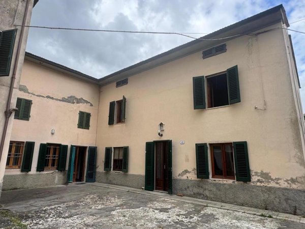 casa indipendente in vendita a Larciano