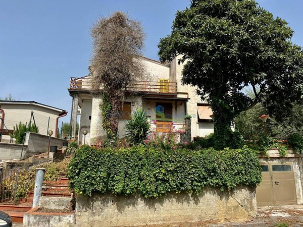 casa indipendente in vendita a Larciano