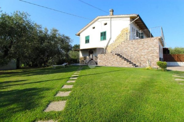 casa indipendente in vendita a Larciano in zona Castelmartini
