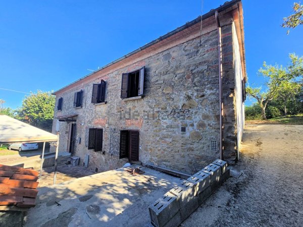 casale in vendita a Larciano