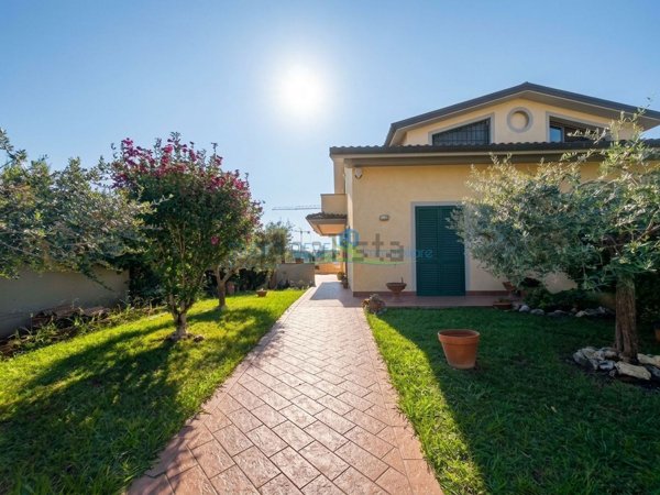 casa indipendente in vendita a Larciano
