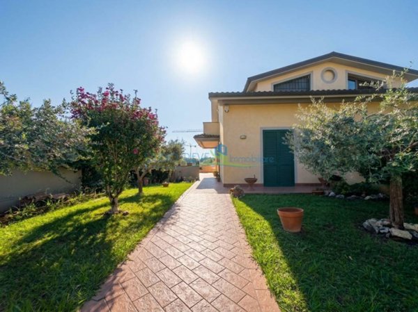 casa indipendente in vendita a Larciano
