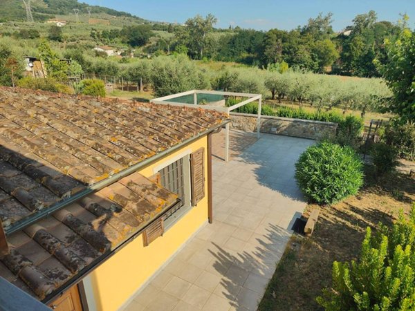 casa indipendente in vendita a Larciano in zona Cecina