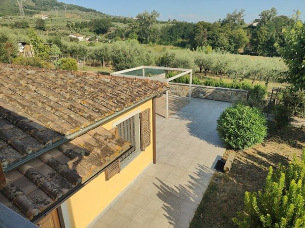 casa indipendente in vendita a Larciano in zona Cecina