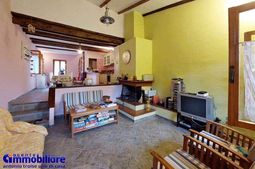casa indipendente in vendita a Marliana in zona Momigno