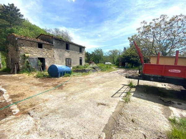 casa indipendente in vendita a Marliana in zona Avaglio