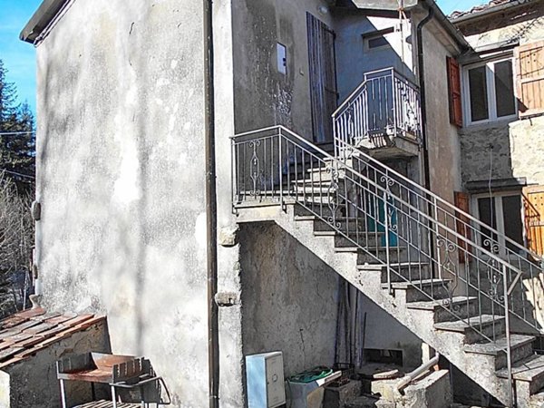 casa indipendente in vendita a Marliana in zona Femminamorta