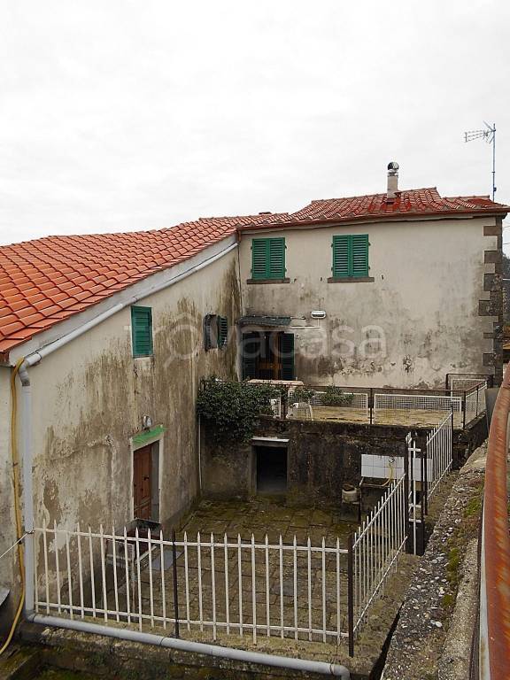 casa indipendente in vendita a Marliana in zona Momigno