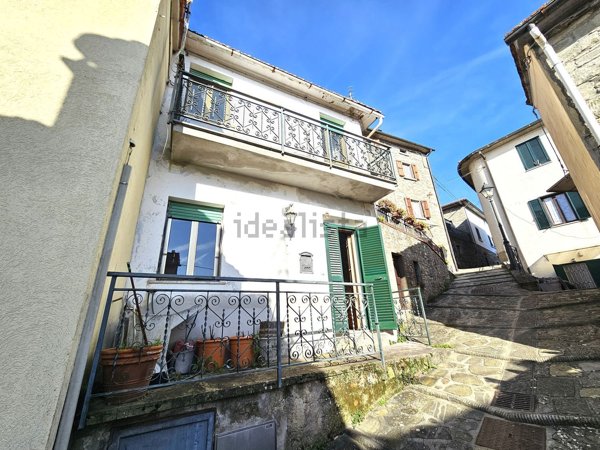 casa indipendente in vendita a Marliana in zona Momigno
