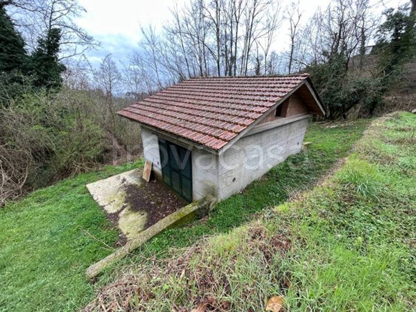 locale commerciale in vendita a Marliana in zona Momigno