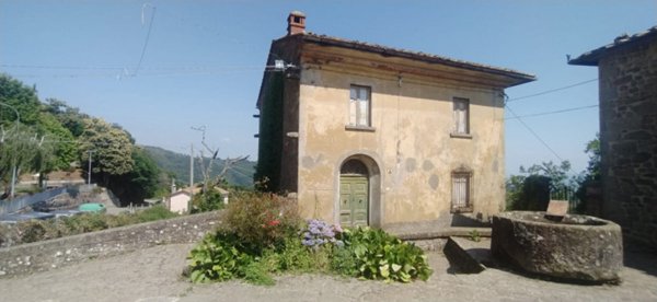 casa indipendente in vendita a Marliana in zona Avaglio