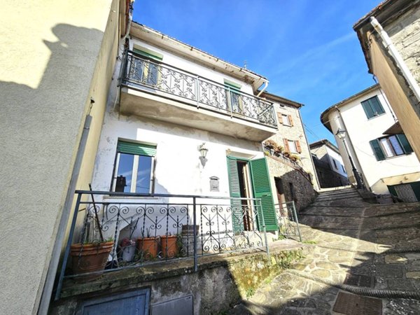 casa indipendente in vendita a Marliana in zona Momigno
