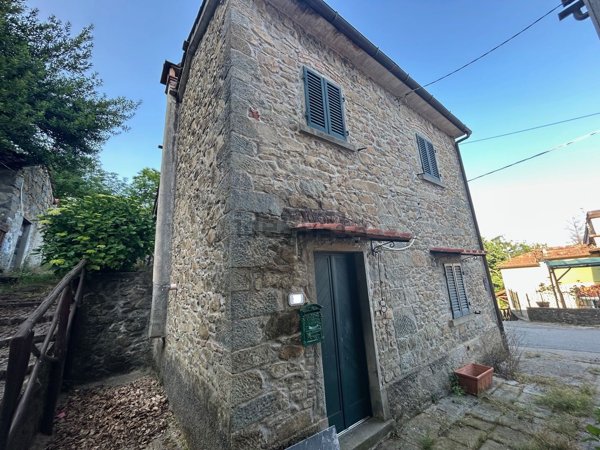 appartamento in vendita a Marliana in zona Momigno