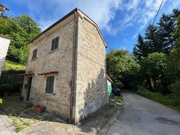 casa indipendente in vendita a Marliana in zona Grati