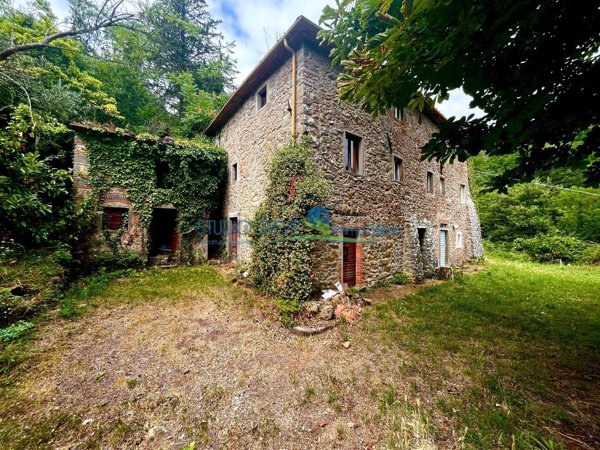 casale in vendita a Marliana