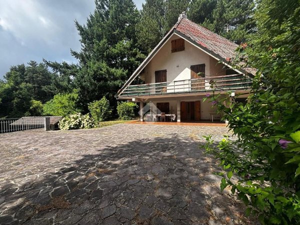 casa indipendente in vendita a Marliana in zona Avaglio