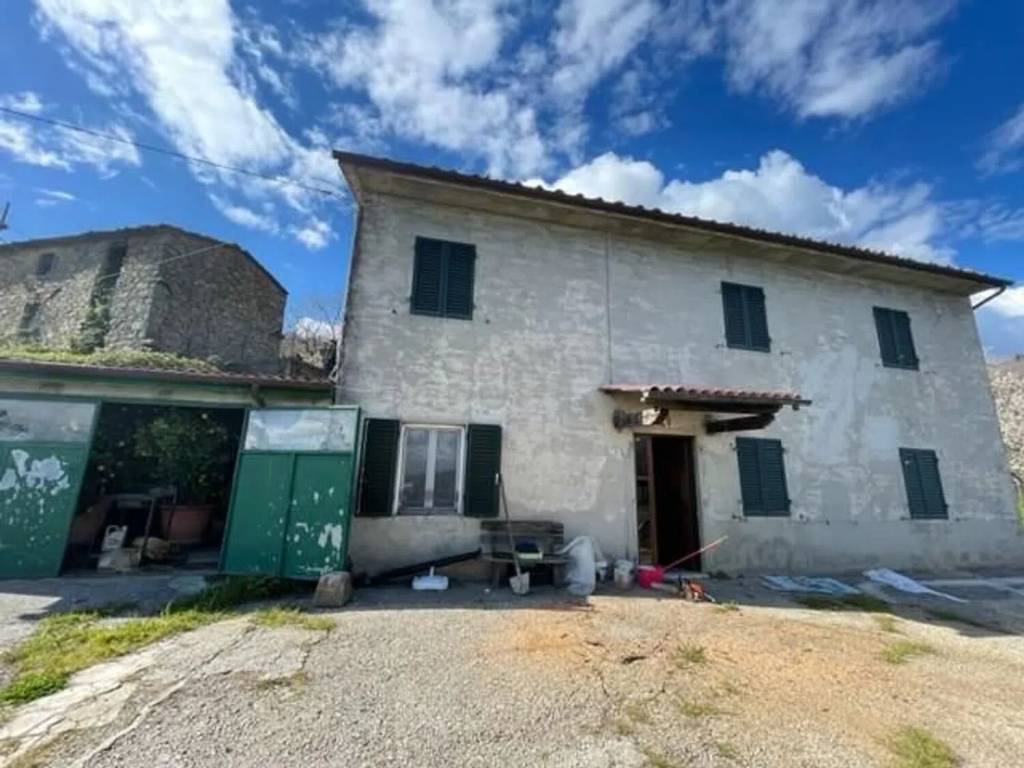 casa indipendente in vendita a Marliana in zona Avaglio