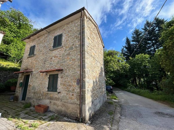 casa indipendente in vendita a Marliana in zona Momigno