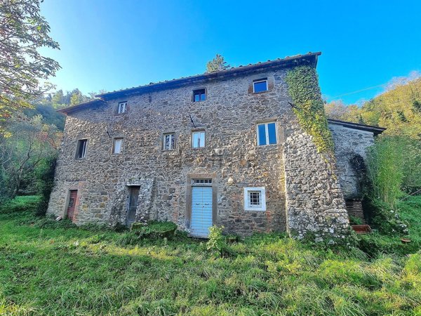 casale in vendita a Marliana