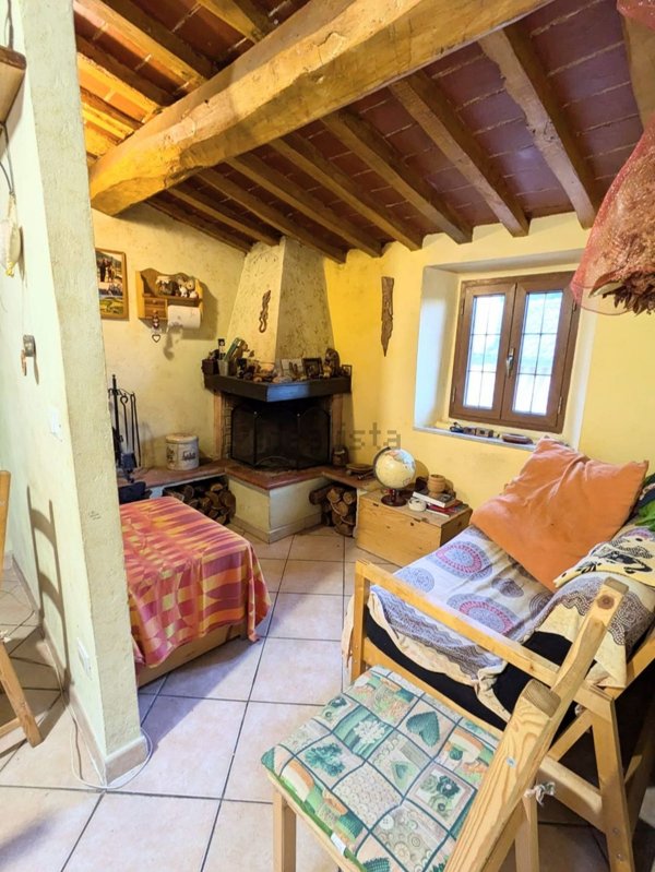 casa indipendente in vendita a Marliana in zona Avaglio