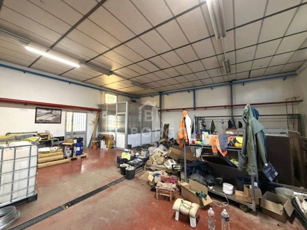 locale di sgombero in vendita a Marliana