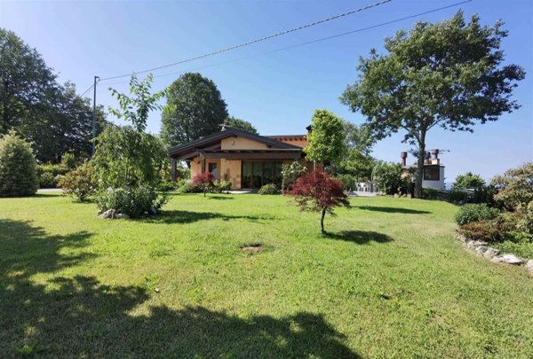casa indipendente in vendita a Marliana in zona Avaglio