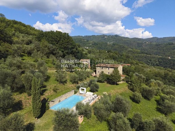 casa indipendente in vendita a Marliana in zona Avaglio