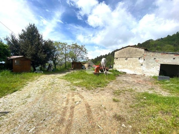 casa indipendente in vendita a Marliana in zona Avaglio