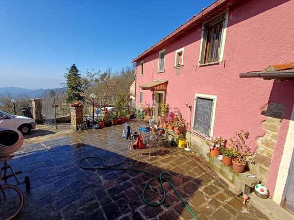 casa indipendente in vendita a Marliana in zona Avaglio