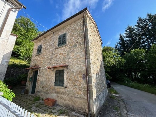 casa indipendente in vendita a Marliana in zona Grati