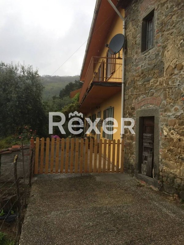 esavano in vendita a Marliana in zona Avaglio
