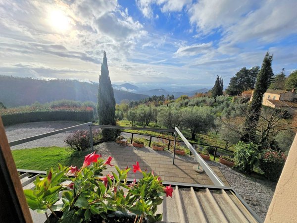 casale in vendita a Marliana