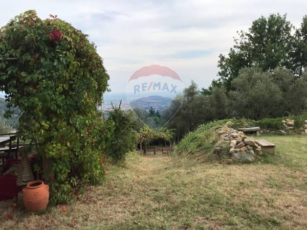 casa indipendente in vendita a Massa e Cozzile in zona Massa