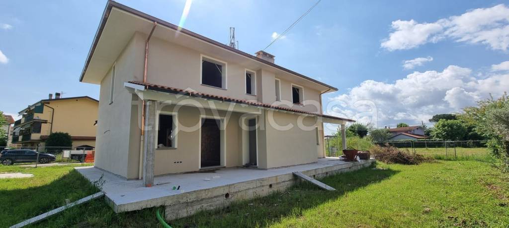 casa indipendente in vendita a Massa e Cozzile in zona Traversagna