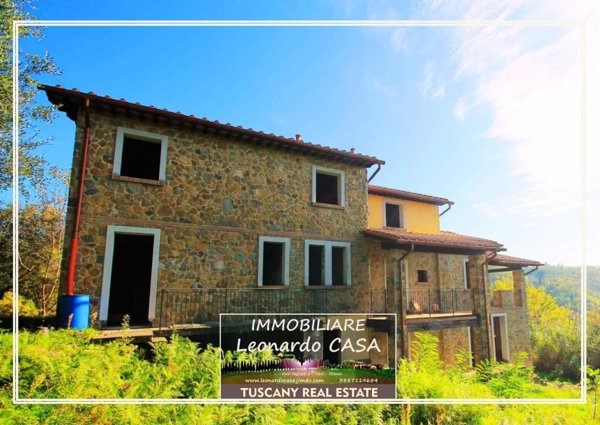 casa indipendente in vendita a Massa e Cozzile