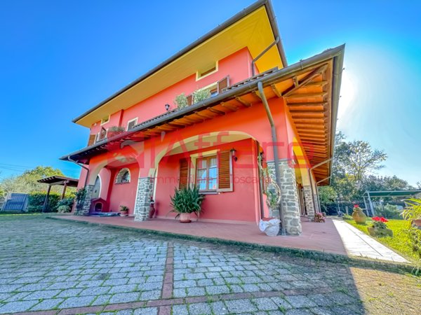 casa indipendente in vendita a Massa e Cozzile