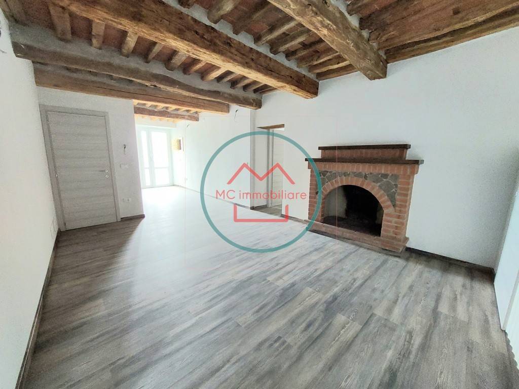 appartamento in vendita a Massa e Cozzile in zona Cozzile