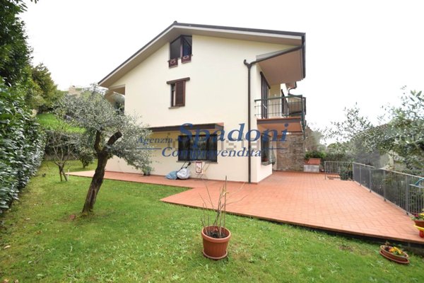 casa indipendente in vendita a Massa e Cozzile