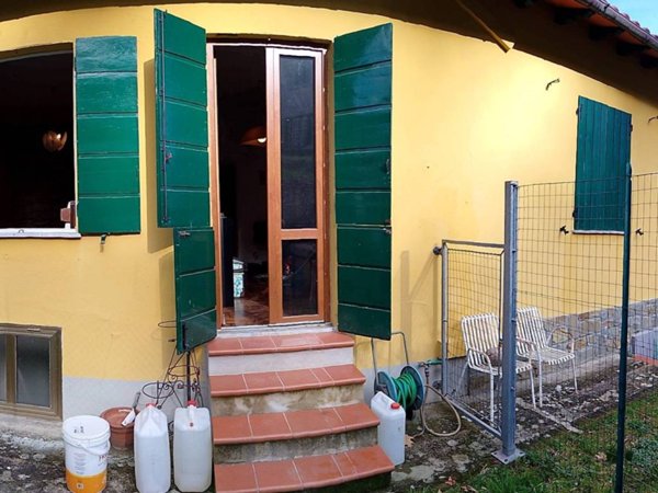 casa indipendente in vendita a Massa e Cozzile
