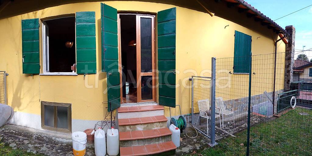 casa indipendente in vendita a Massa e Cozzile