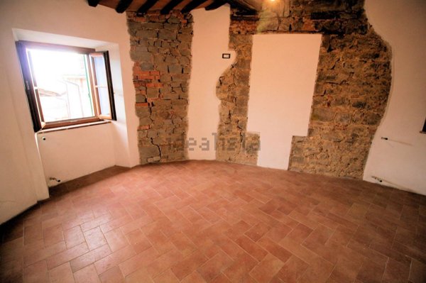 casa indipendente in vendita a Massa e Cozzile in zona Massa