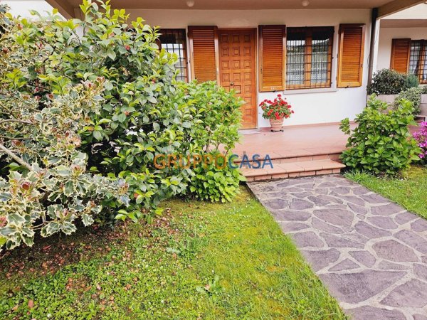 casa indipendente in vendita a Massa e Cozzile in zona Vangile