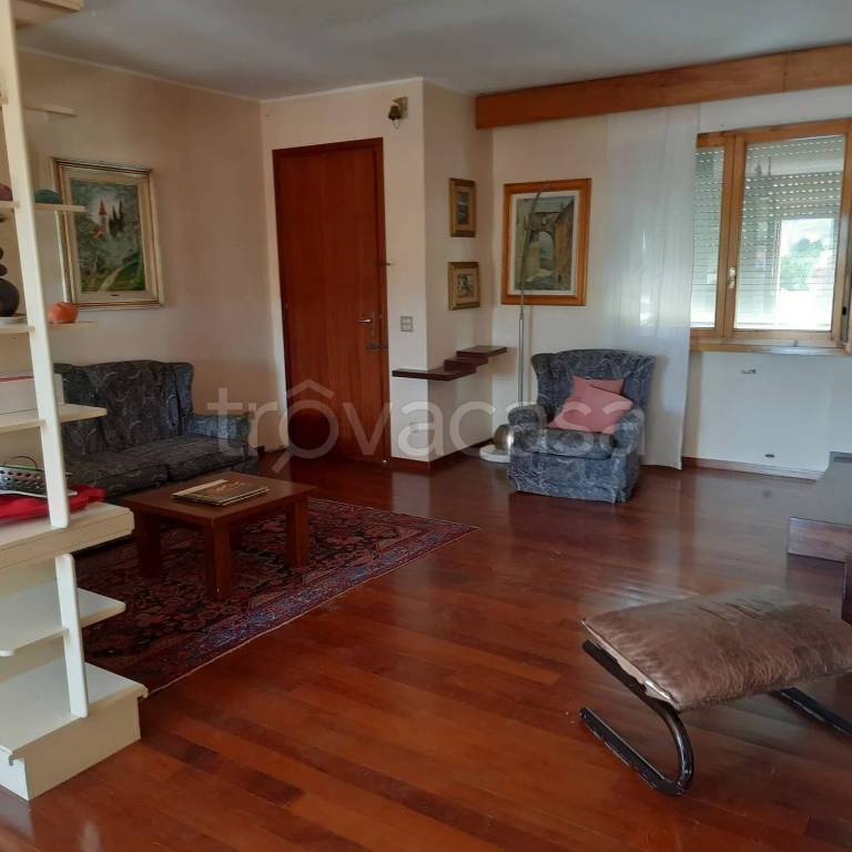 casa indipendente in vendita a Massa e Cozzile