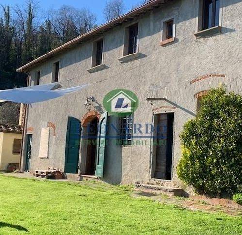 casa indipendente in vendita a Massa e Cozzile in zona Massa