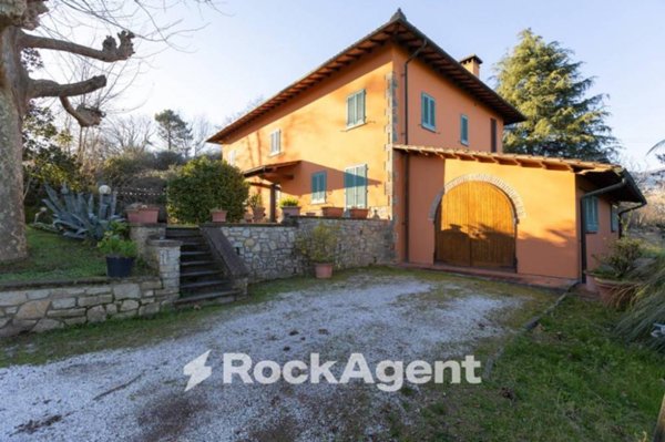 casa indipendente in vendita a Massa e Cozzile in zona Vangile