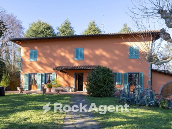 casa indipendente in vendita a Massa e Cozzile in zona Vangile