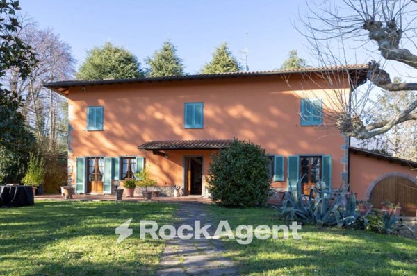 casa indipendente in vendita a Massa e Cozzile in zona Vangile