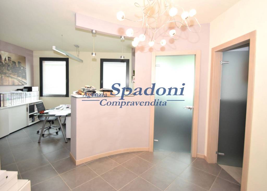 ufficio in vendita a Massa e Cozzile in zona Cozzile