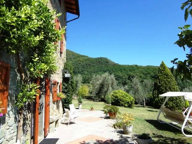 casa indipendente in vendita a Massa e Cozzile