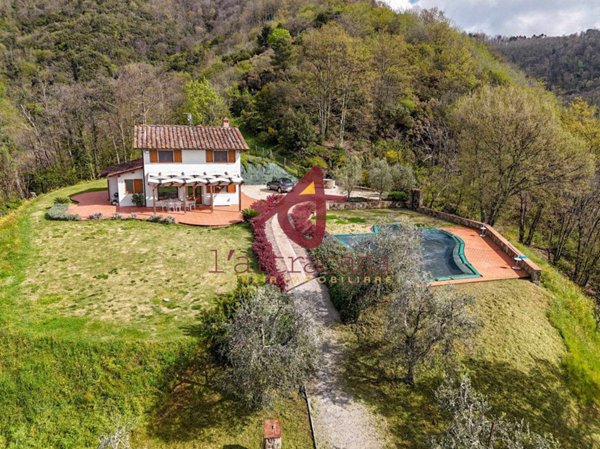 casa indipendente in vendita a Massa e Cozzile in zona Cozzile